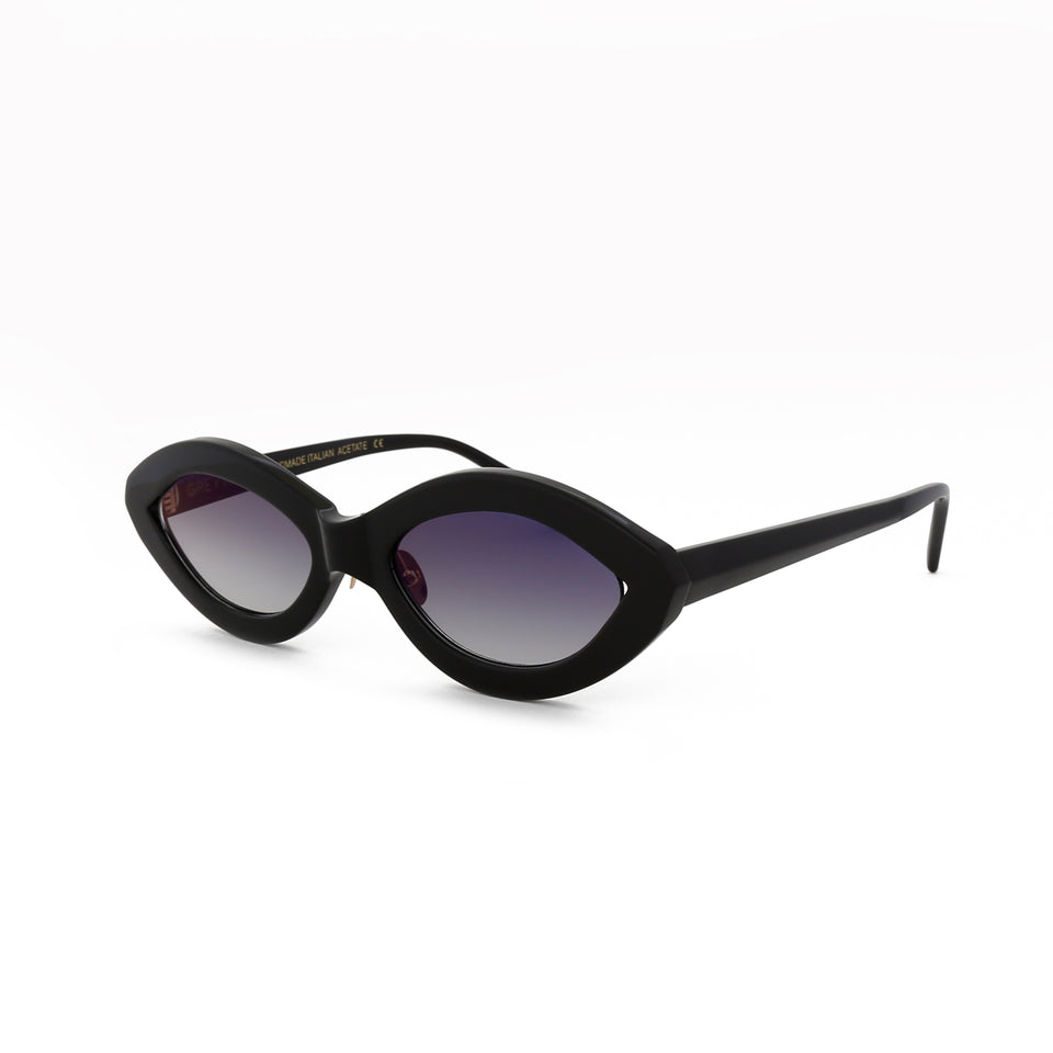 ZOOM: BLACK